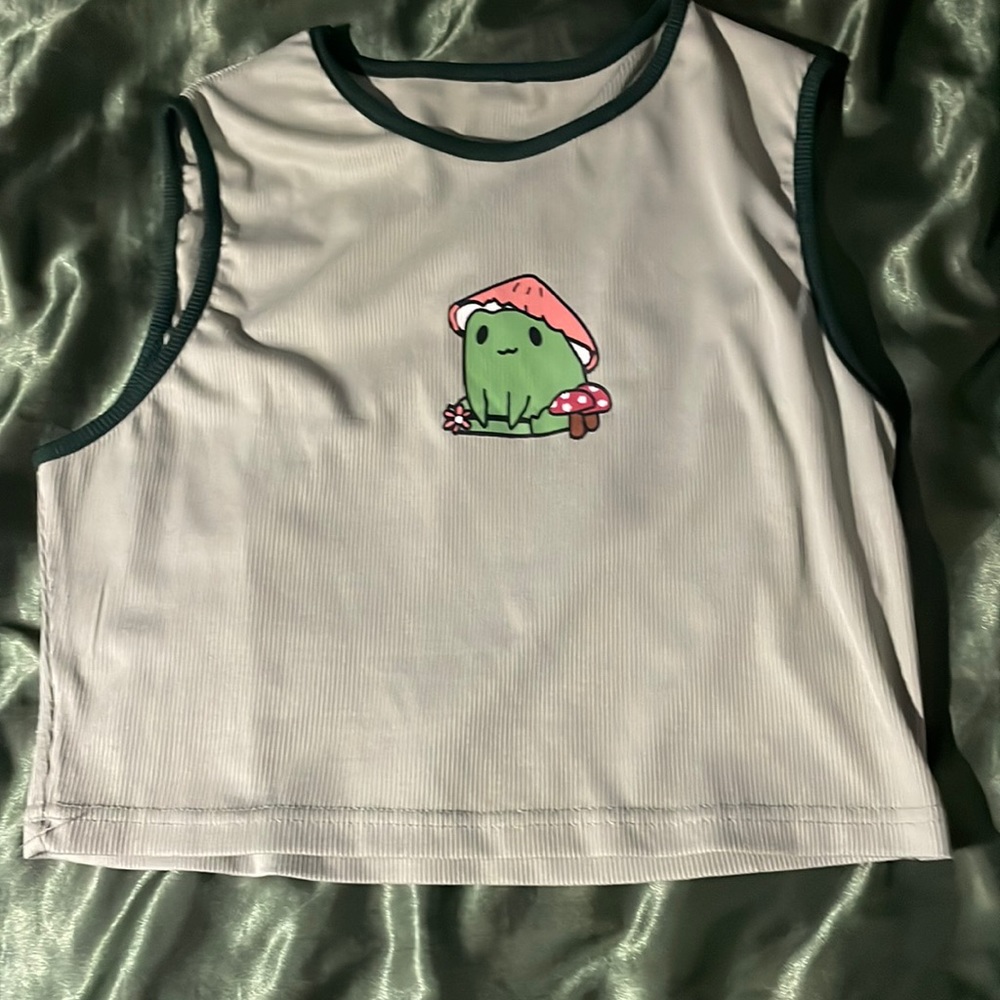 Romwe size L green with cute frog